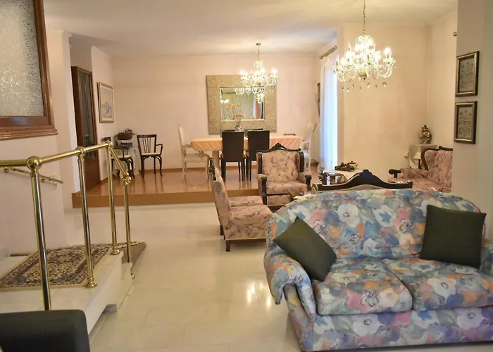 Comfortable Apartment Opposite The Park