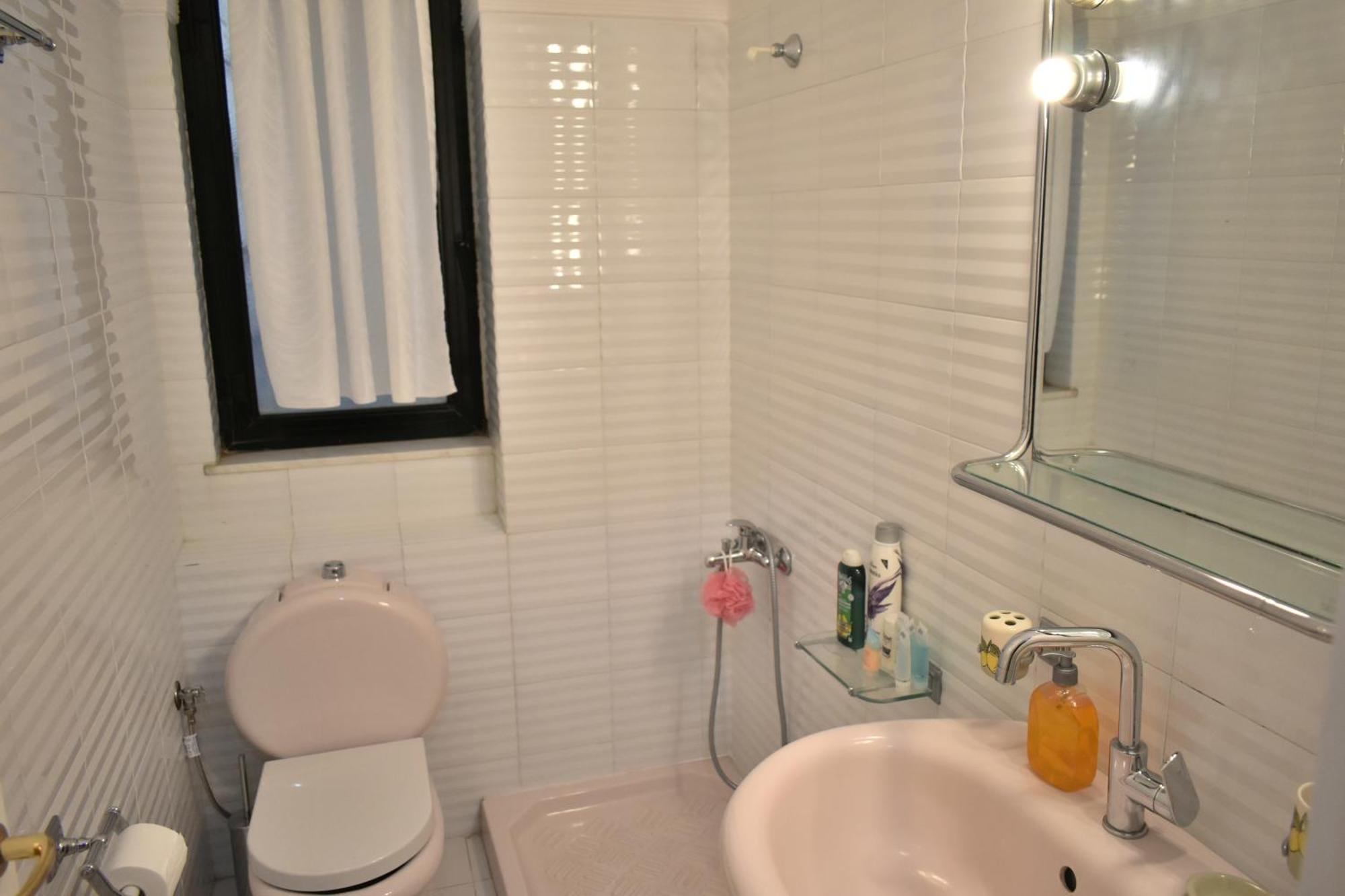 Comfortable Opposite The Park *